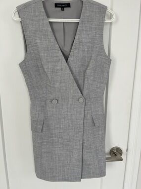 Dynamite Light Grey Double-Breasted Sleeveless Blazer Dress